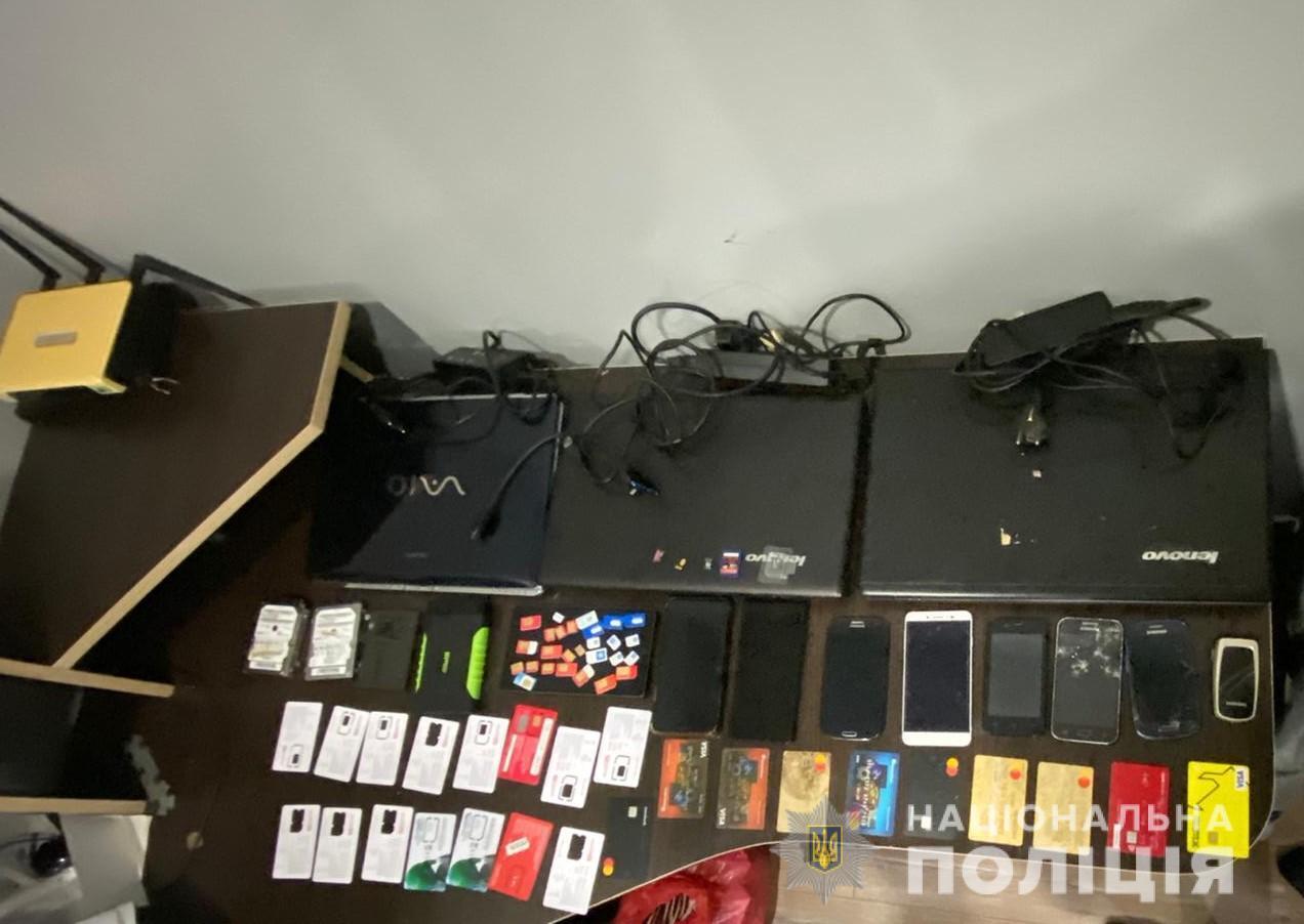 На Херсонщині кіберполіція вдруге викрила зловмисників, які ошукували громадян через фейкові веб-сайти відомих мереж ломбардів