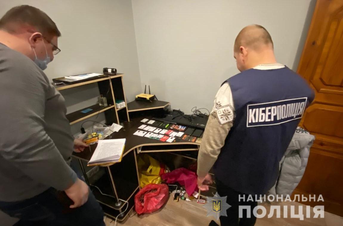 На Херсонщині кіберполіція вдруге викрила зловмисників, які ошукували громадян через фейкові веб-сайти відомих мереж ломбардів