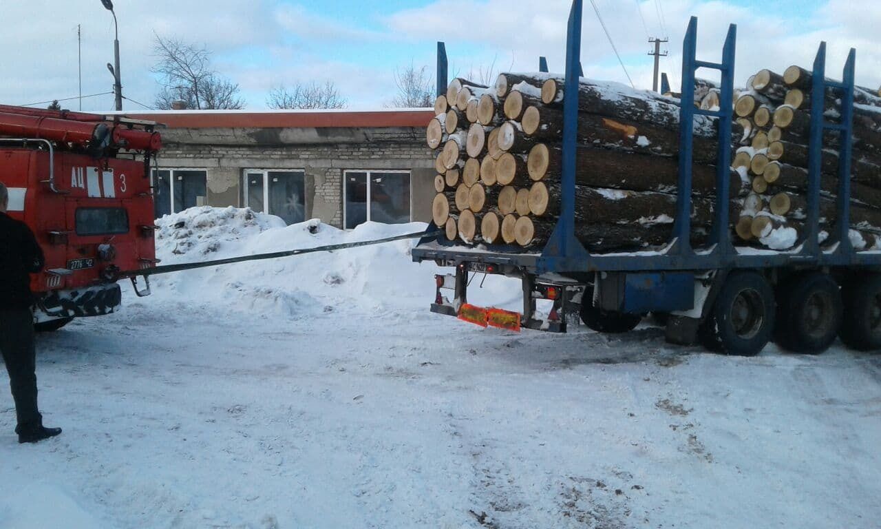 Волинська область: минулої доби рятувальники вивільнили із снігових заметів 14 автомобілів