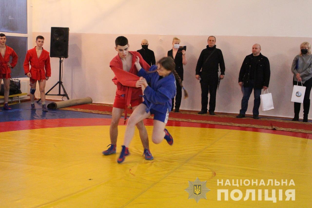 За сприяння керівництва місцевої поліції та влади у жителів Подільска на Одещині з’явилася можливість займатися спортивним та бойовим самбо