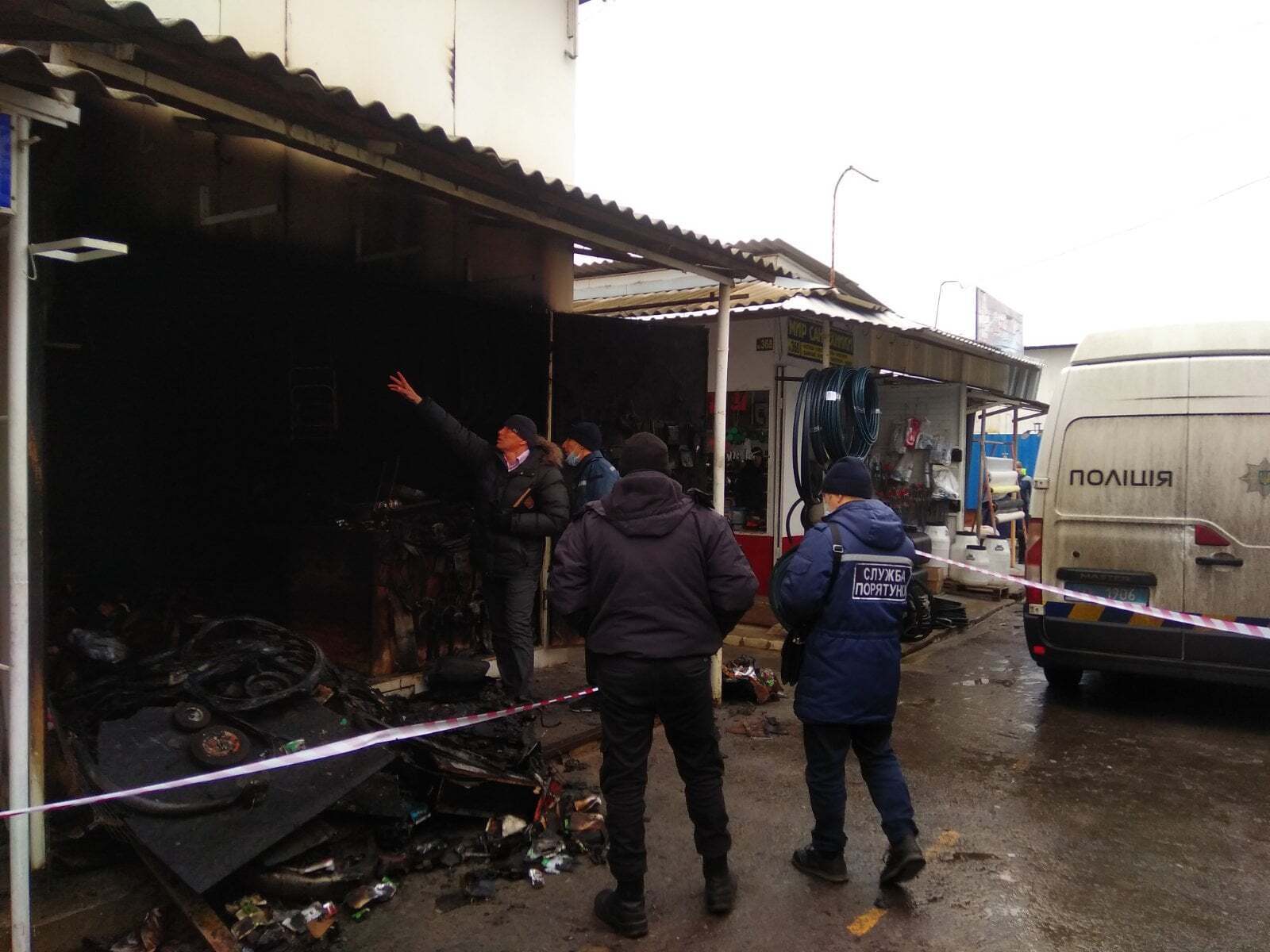Луганська область: рятувальники Рубіжного ліквідували пожежу на території ринку