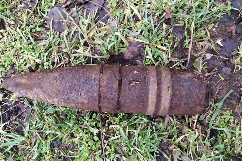 На Дніпропетровщині піротехніки ДСНС знешкодили застарілий артилерійський снаряд
