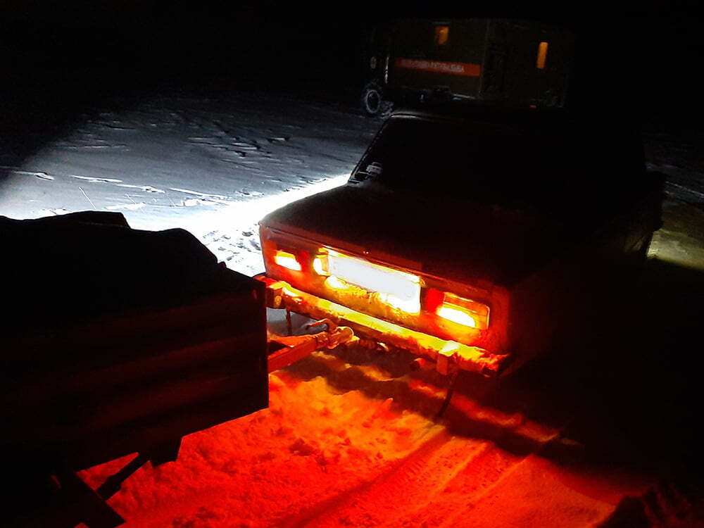 Миколаївська область: рятувальники витягли автомобіль, що застряг у сніговій пастці