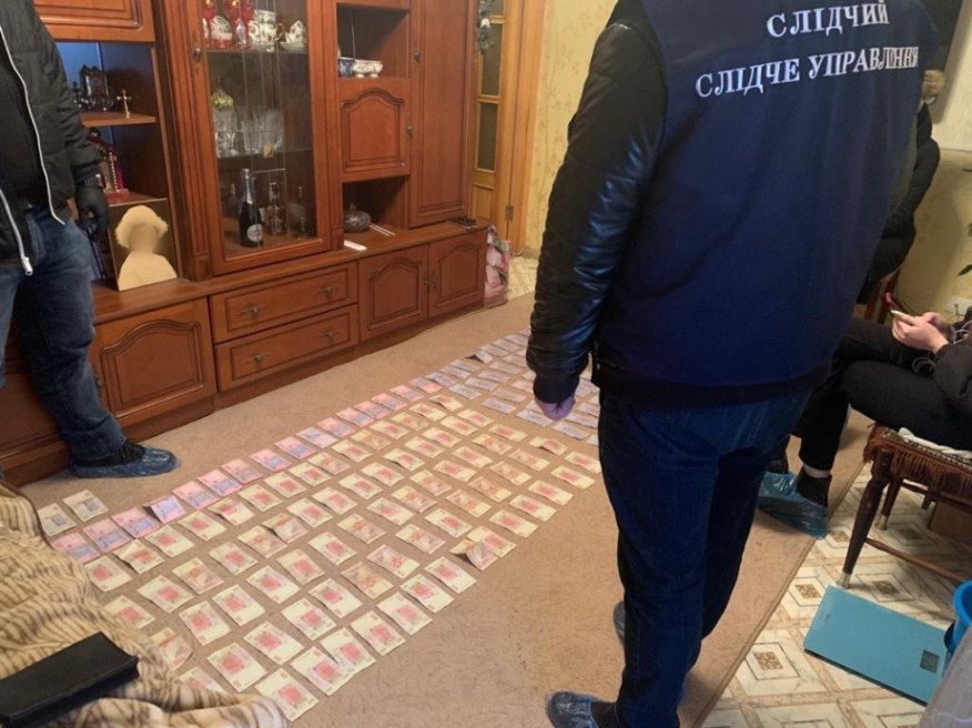 Детективи Харківщини припинили протиправну діяльність групи, яка підробляла медичні довідки