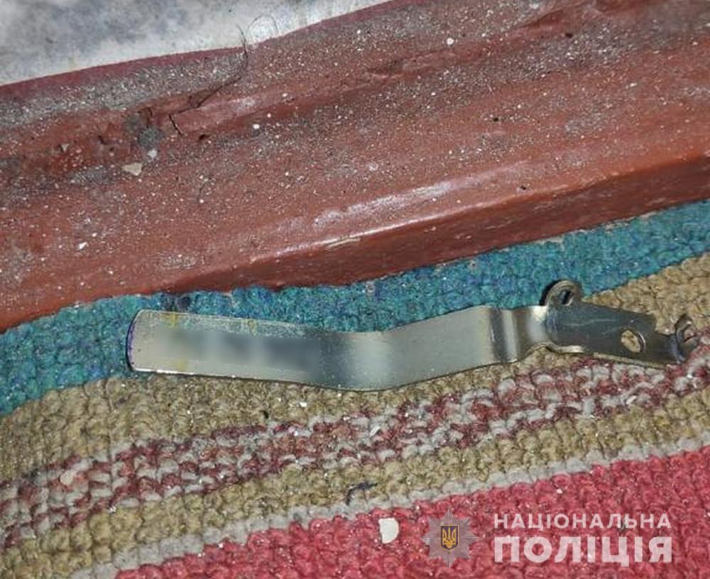 Буковинські поліцейські встановлюють обставини вибуху в багатоквартирному будинку в місті Новодністровськ
