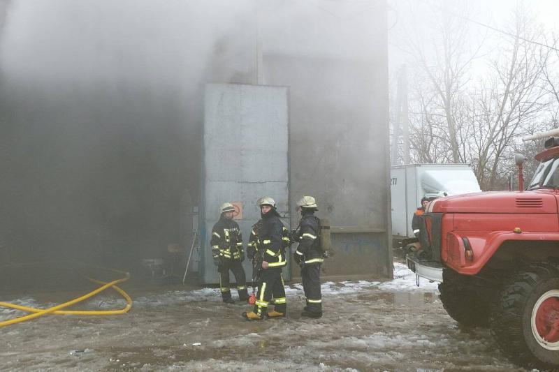 м. Харків: ліквідована пожежа у складській будівлі
