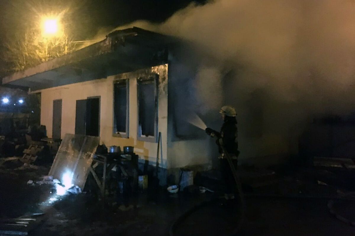 м. Дніпро: співробітники Служби порятунку «101» ліквідували пожежу у неексплуатуємій будівлі