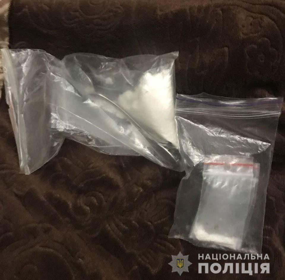 На Дніпропетровщині поліцейські вилучили у наркозбувача психотропи на майже 400 тисяч гривень