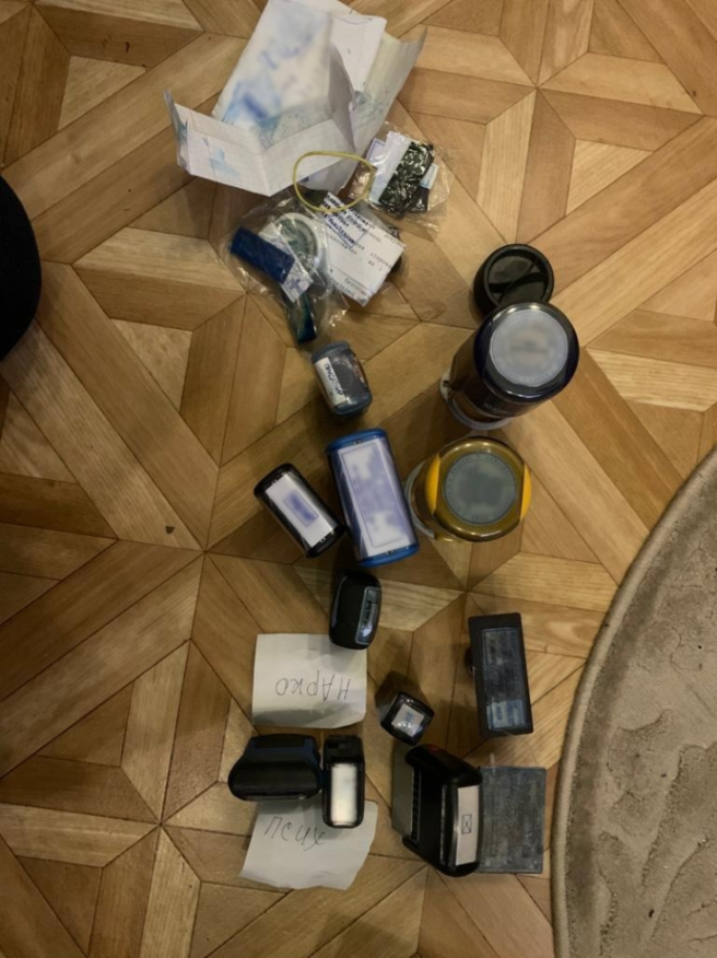 Детективи Харківщини припинили протиправну діяльність групи, яка підробляла медичні довідки