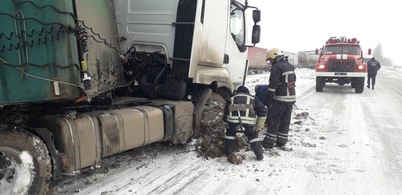 Внаслідок ускладнення погодних умов співробітники ДСНС Запорізької області врятували 6 людей