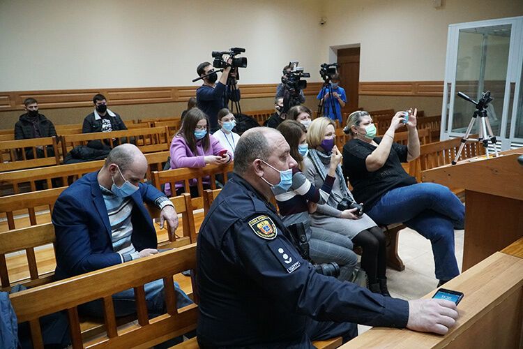 Чоловіка, який стріляв по дітях в Тернополі, взяли під варту одразу у залі суду