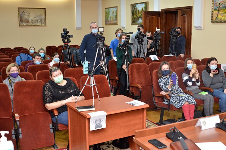 Чоловіка, який стріляв по дітях в Тернополі, взяли під варту одразу у залі суду