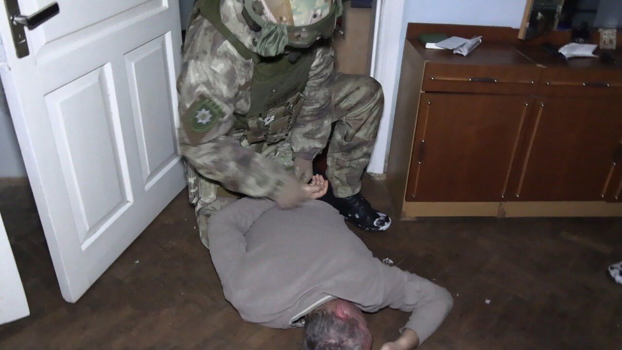 На Вінниччині поліція затримала раніше судимого чоловіка за розбійний напад на дівчину