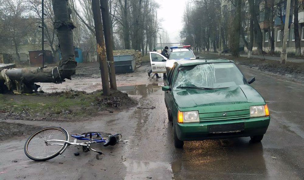 Поліцейські розслідують ДТП у Мирнограді, під час якої загинув велосипедист