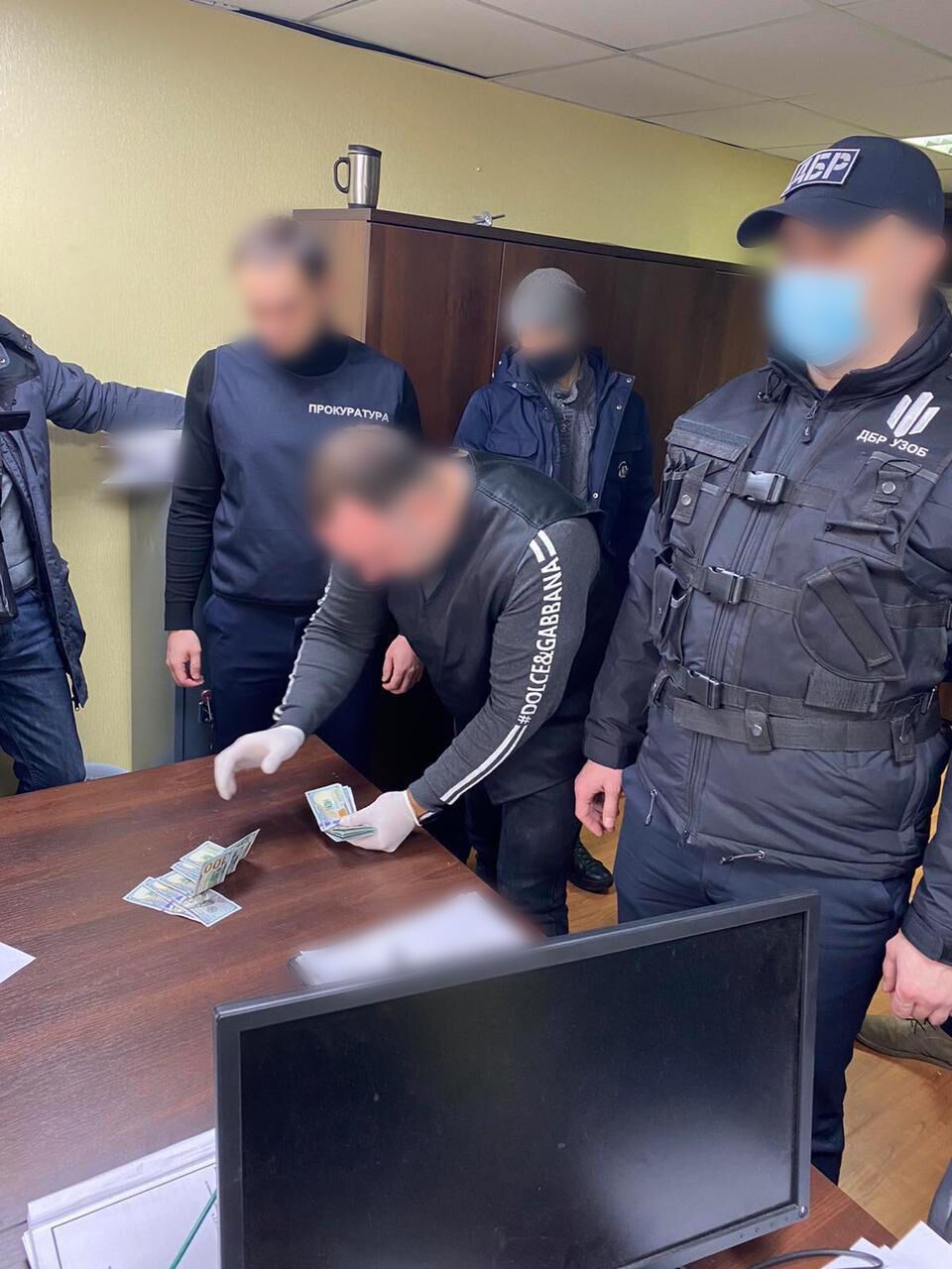 За хабар намагались закрити кримінальне провадження про смертельне ДТП - затримано адвоката (ФОТО)