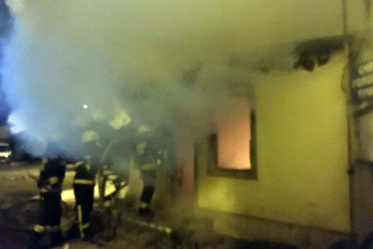 м. Дніпро: співробітники Служби порятунку «101» ліквідували пожежу у неексплуатуємій будівлі