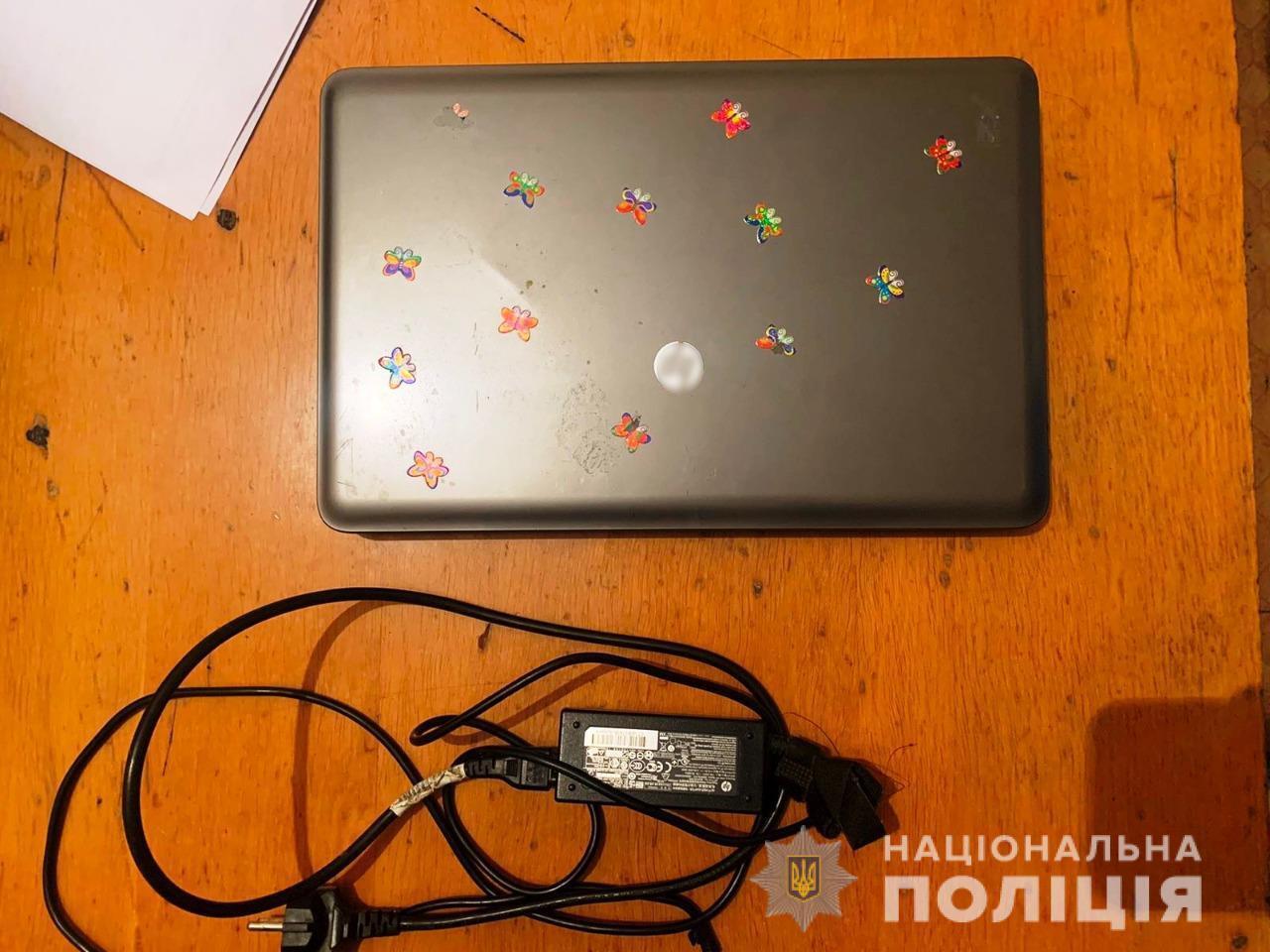 У Білгороді-Дністровському поліцейські затримали місцевого мешканця за підозрою у квартирній крадіжці