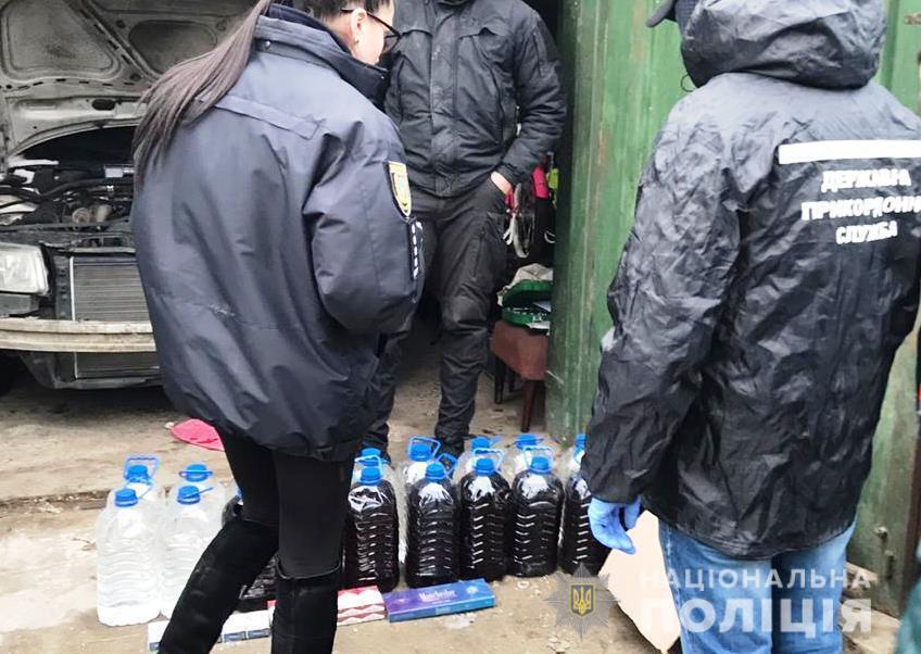 У Білгороді-Дністровському правоохоронці викрили торгівців фальсифікованим алкоголем та цигарками