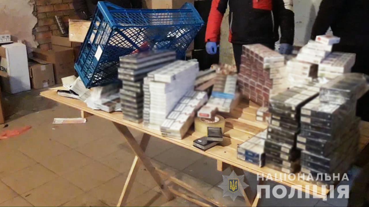 У Білгороді-Дністровському правоохоронці викрили торгівців фальсифікованим алкоголем та цигарками