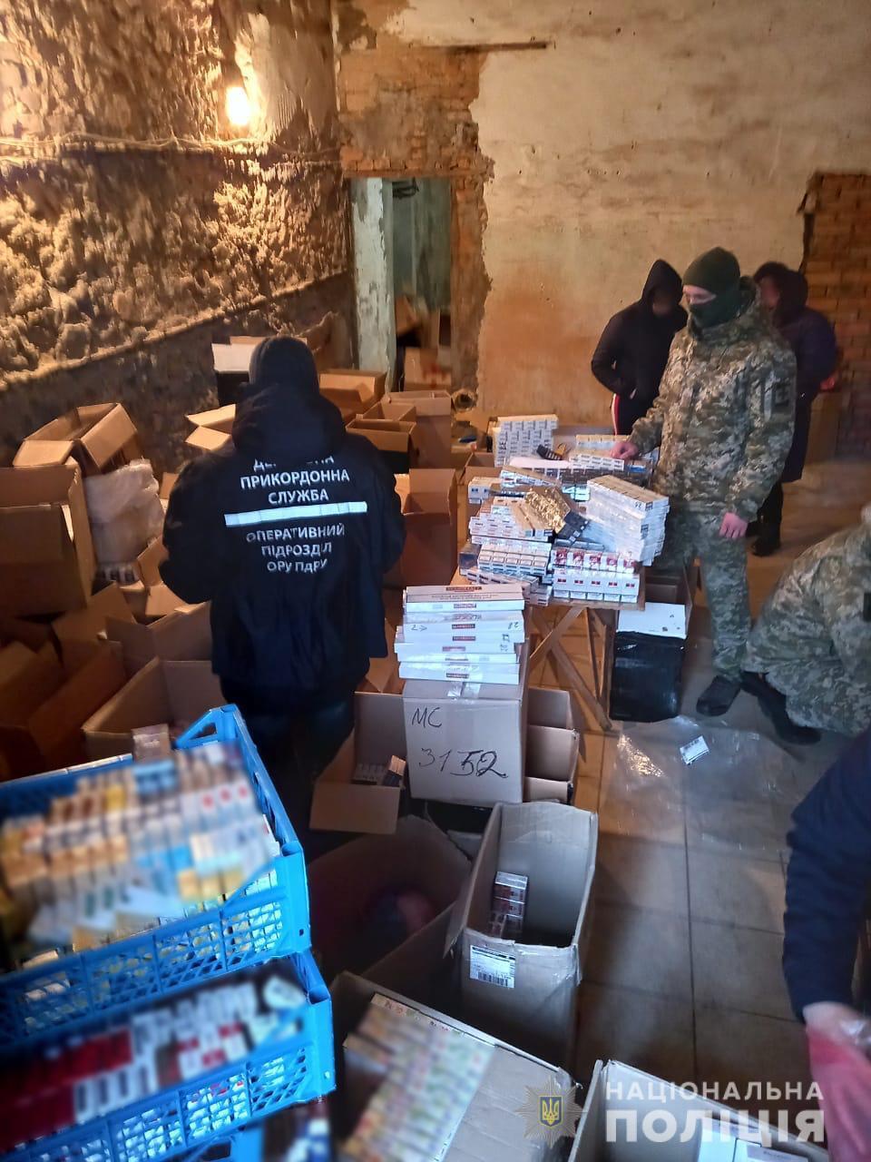 У Білгороді-Дністровському правоохоронці викрили торгівців фальсифікованим алкоголем та цигарками