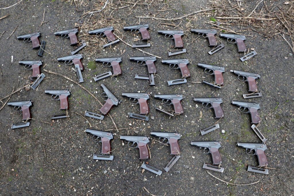 В Маріуполі правоохоронці вилучили великий схрон боєприпасів