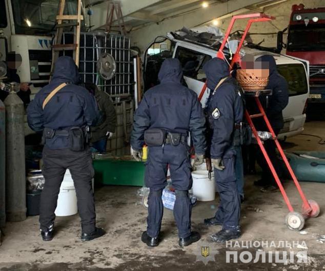 На Черкащині поліція знешкодила діяльність угруповання, яке займалося виготовленням та збутом амфетаміну та мефедрону