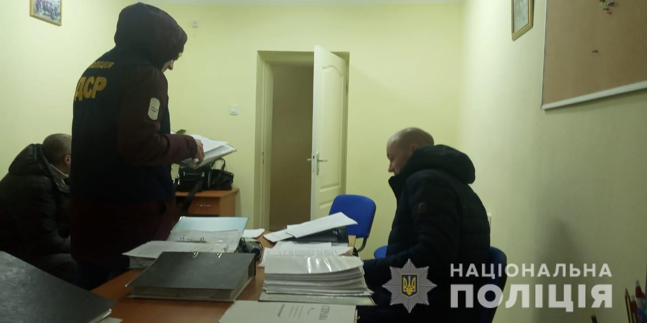Слідчі Нацполіції завершили розслідування щодо злочинної групи, яка заволоділа понад 800 тисячами державних коштів Чернігівської ОДА