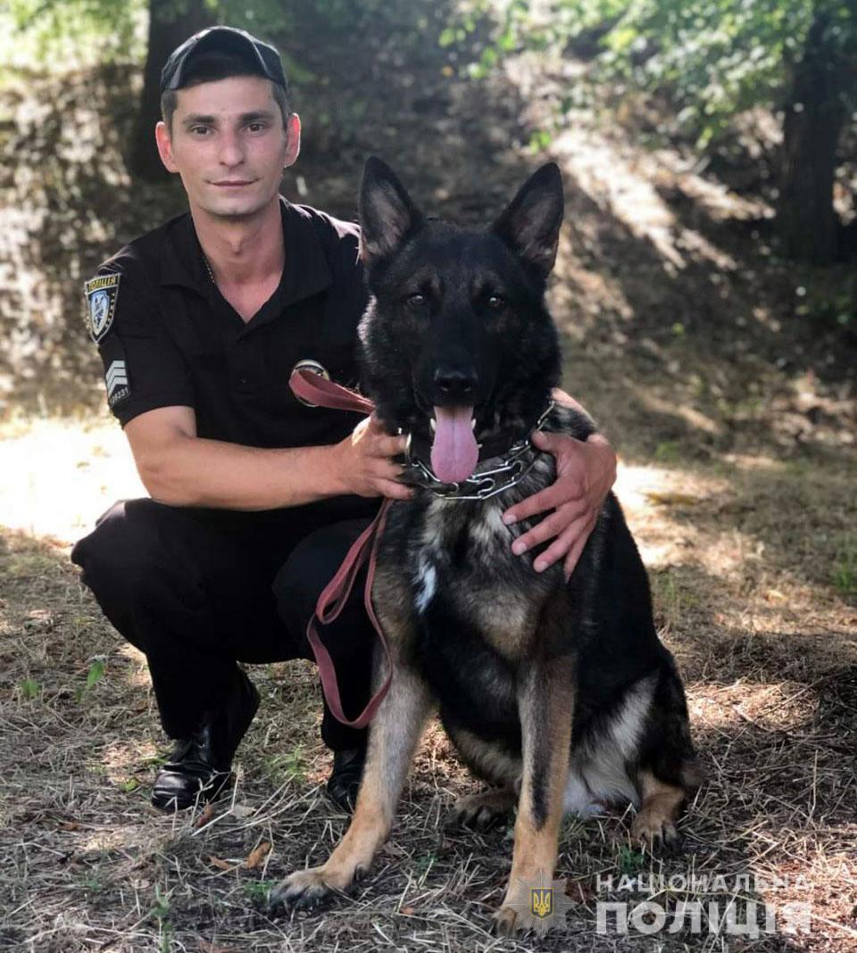 Чотири роки кінологічному центру: поліцейські та їхні чотирилапі помічники убезпечили Донеччину від майже 47 тисяч боєприпасів