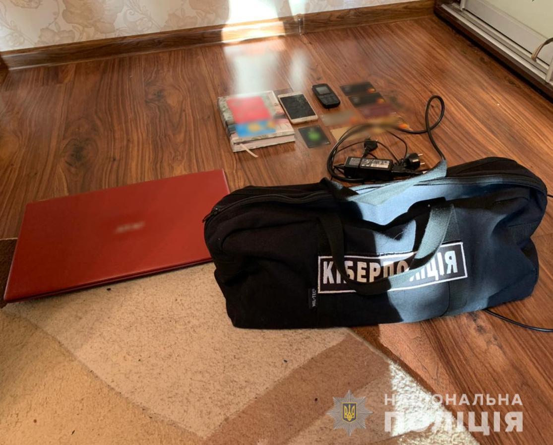 Кіберполіція Дніпропетровщини викрила місцевого жителя в інтернет-торгівлі неіснуючими меблями