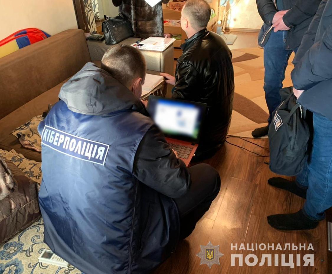 Кіберполіція Дніпропетровщини викрила місцевого жителя в інтернет-торгівлі неіснуючими меблями