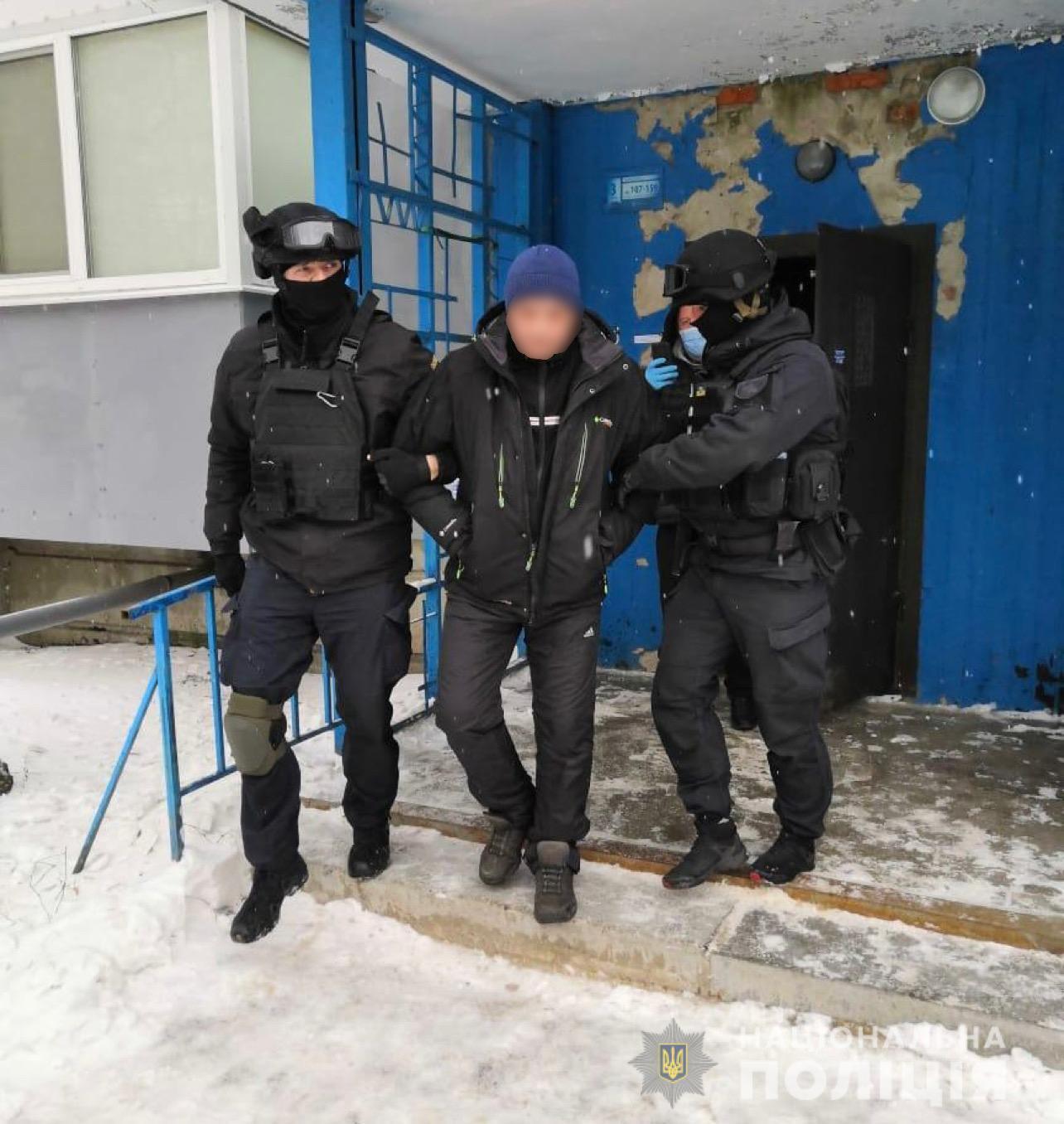 На Харківщині поліцейські затримали інтернет-шахрая, який продавав на платформі оголошень неіснуючі товари