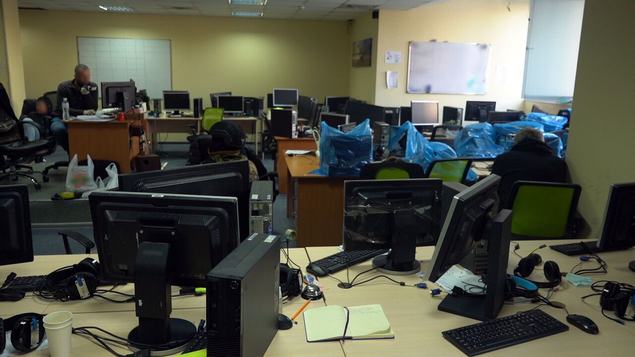 Кіберполіція викрила організаторів шахрайської схеми онлайн-інвестицій