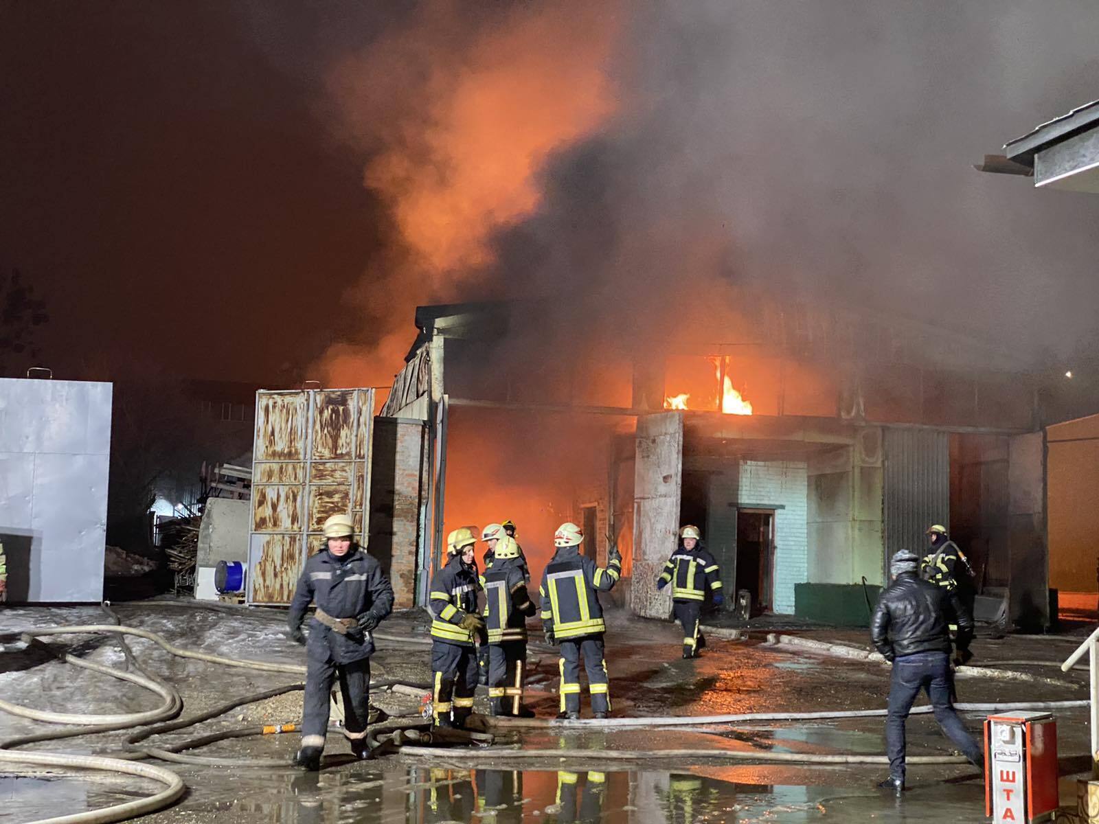 Харків: локалізовано пожежу складської будівлі