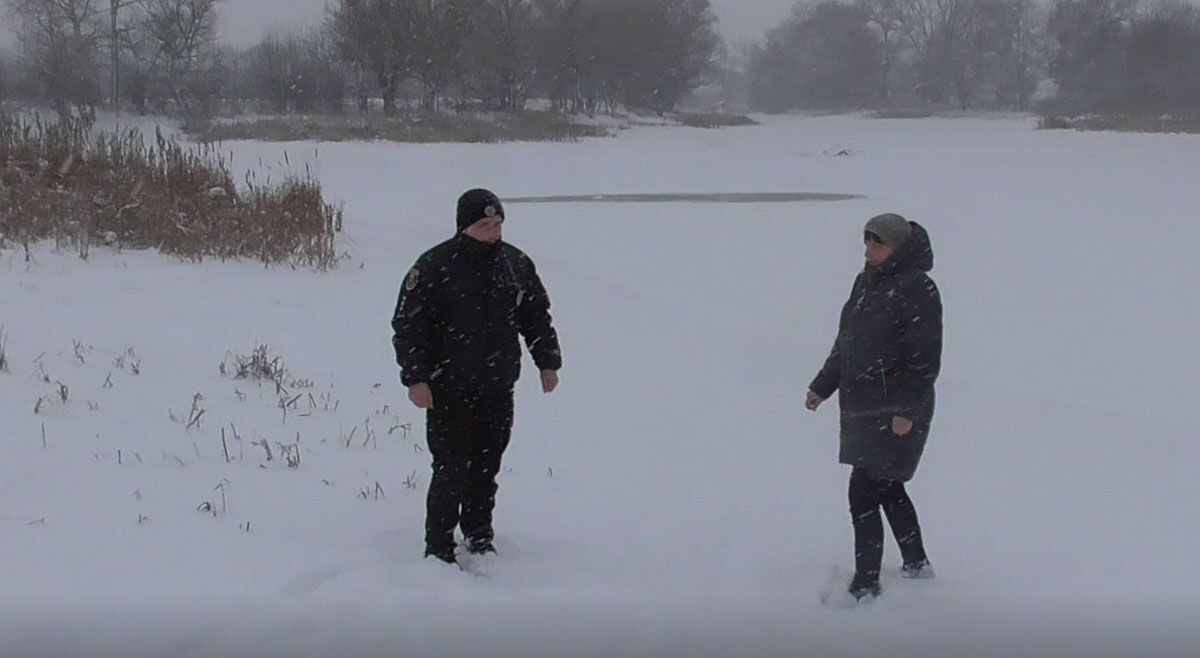 На Полтавщині поліцейський врятував життя родині з Лубенського району, яка провалилася під лід