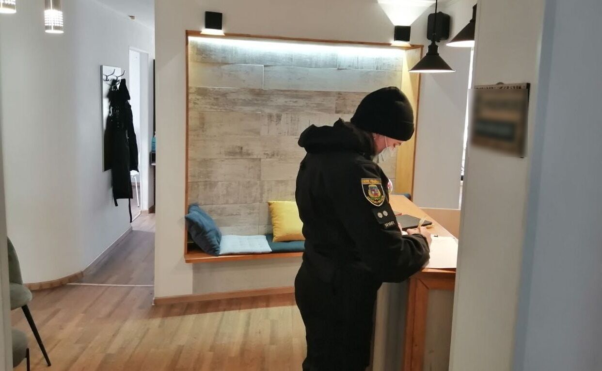 Поліція Київщини затримала псевдомінера салону краси 