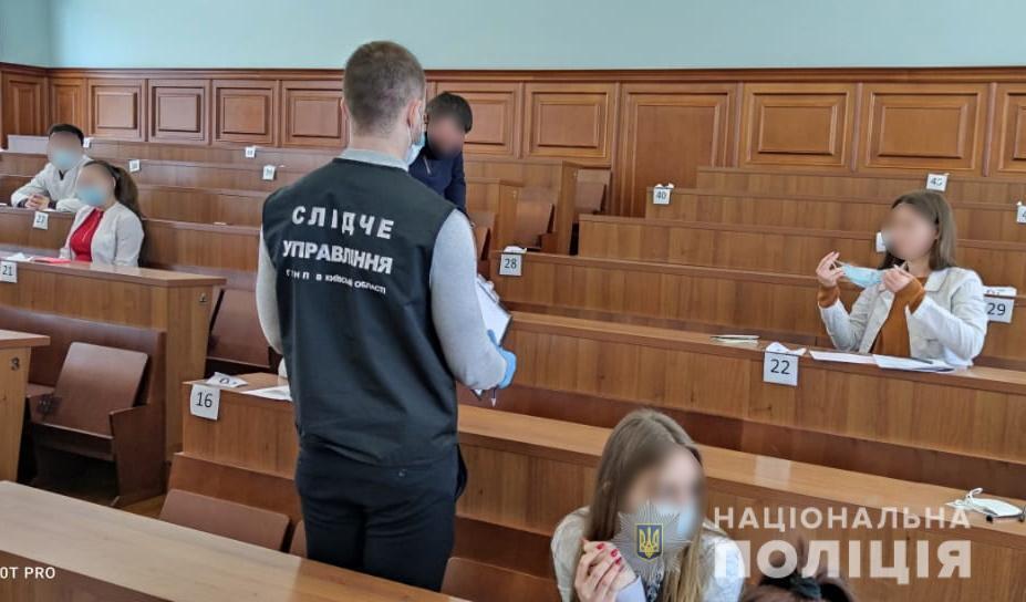 Правоохоронці Київщини викрили злочинне угруповання осіб, які допомагали медикам-студентам успішно скласти іспити
