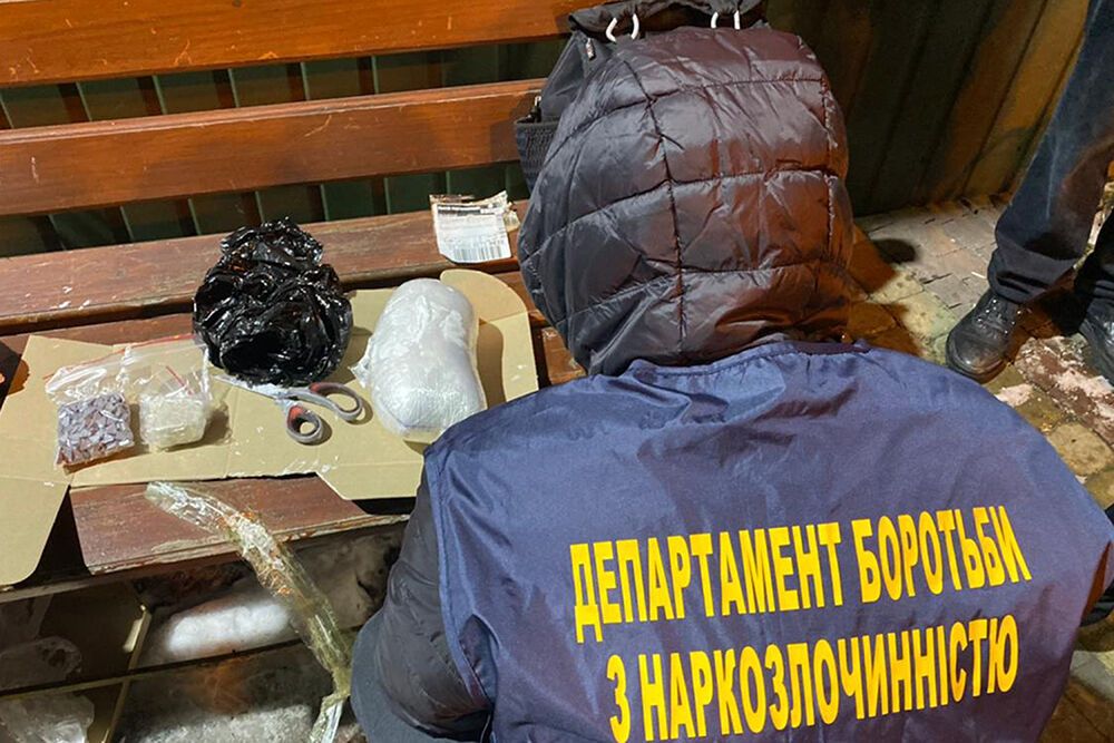 У Львові оперативники вилучили у чоловіка наркотиків та психотропів на понад 700 тисяч гривень