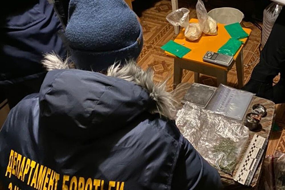 У Львові оперативники вилучили у чоловіка наркотиків та психотропів на понад 700 тисяч гривень