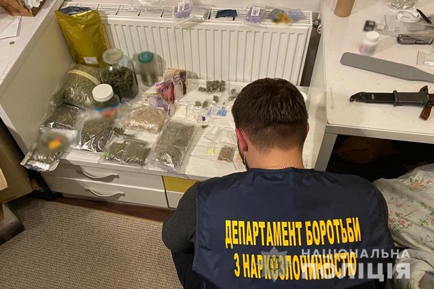 У Тернополі оперативники вилучили у членів злочинного угруповання наркотиків та психотропів на майже 2 мільйони гривень