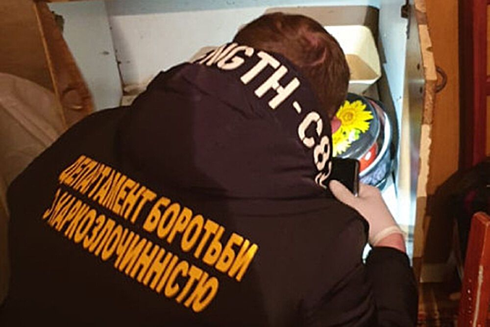 На Дніпропетровщині оперативники викрили групу наркоторговців