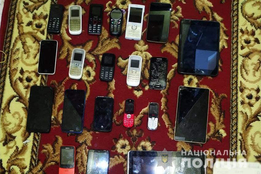 На Донеччині поліція затримала групу наркозбувачів