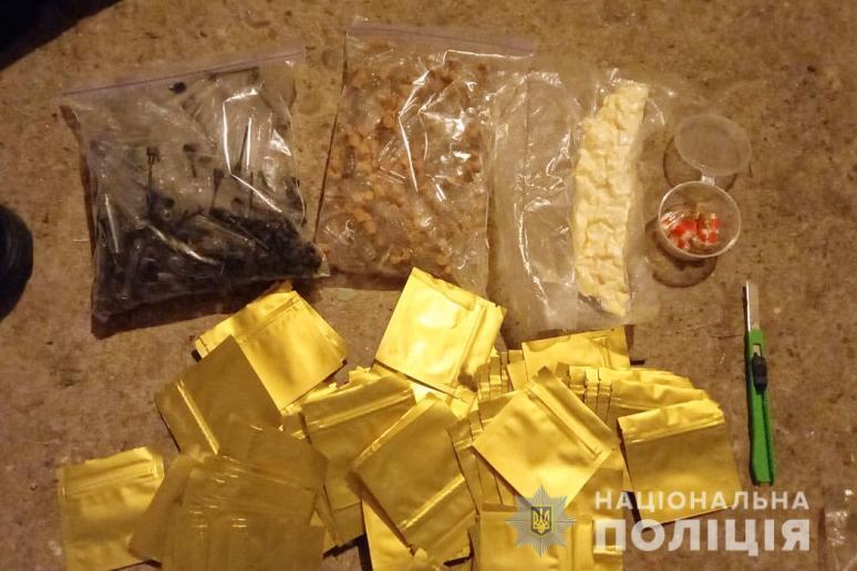 Буковинські оперативники ліквідували групу наркоторговців: серед збувачів – неповнолітні