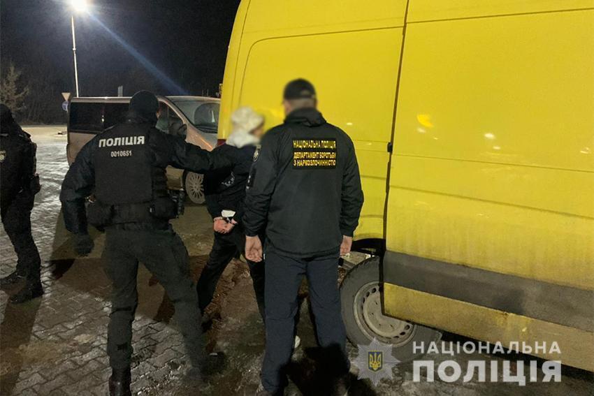 Буковинські оперативники ліквідували групу наркоторговців: серед збувачів – неповнолітні