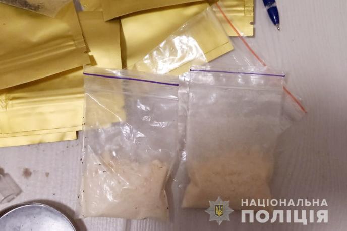 Буковинські оперативники ліквідували групу наркоторговців: серед збувачів – неповнолітні