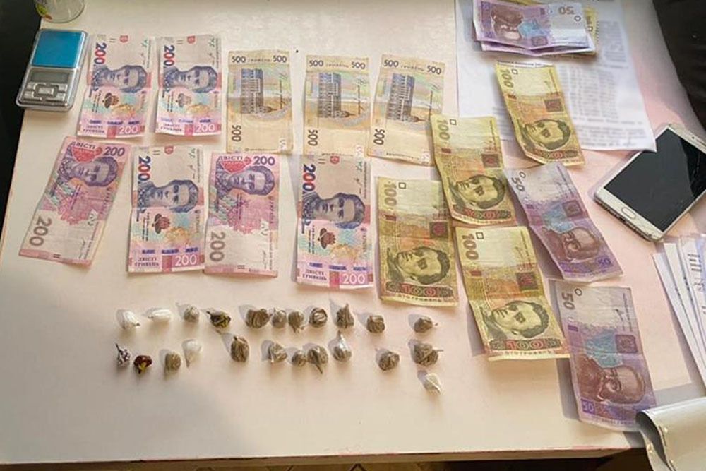 Оперативники викрили злочинну групу на збуті метадону та героїну