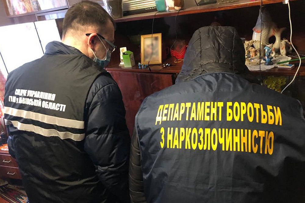 Оперативники викрили злочинну групу на збуті метадону та героїну