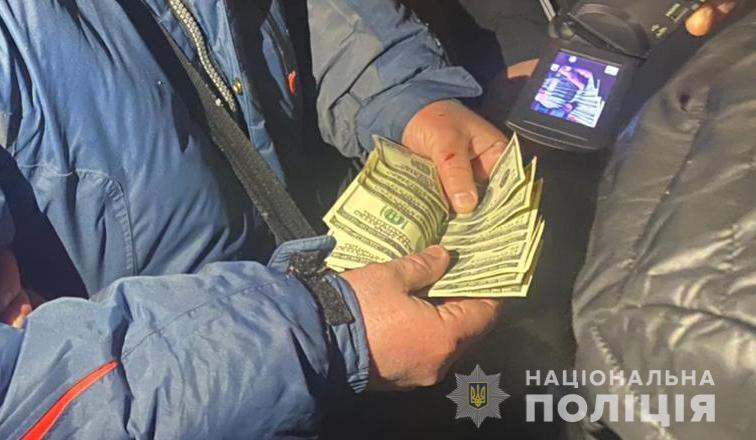 Співробітнику поліції Дніпропетровщини та його спільникові вручено підозри у вимаганні хабаря - внутрішня безпека Нацполіції
