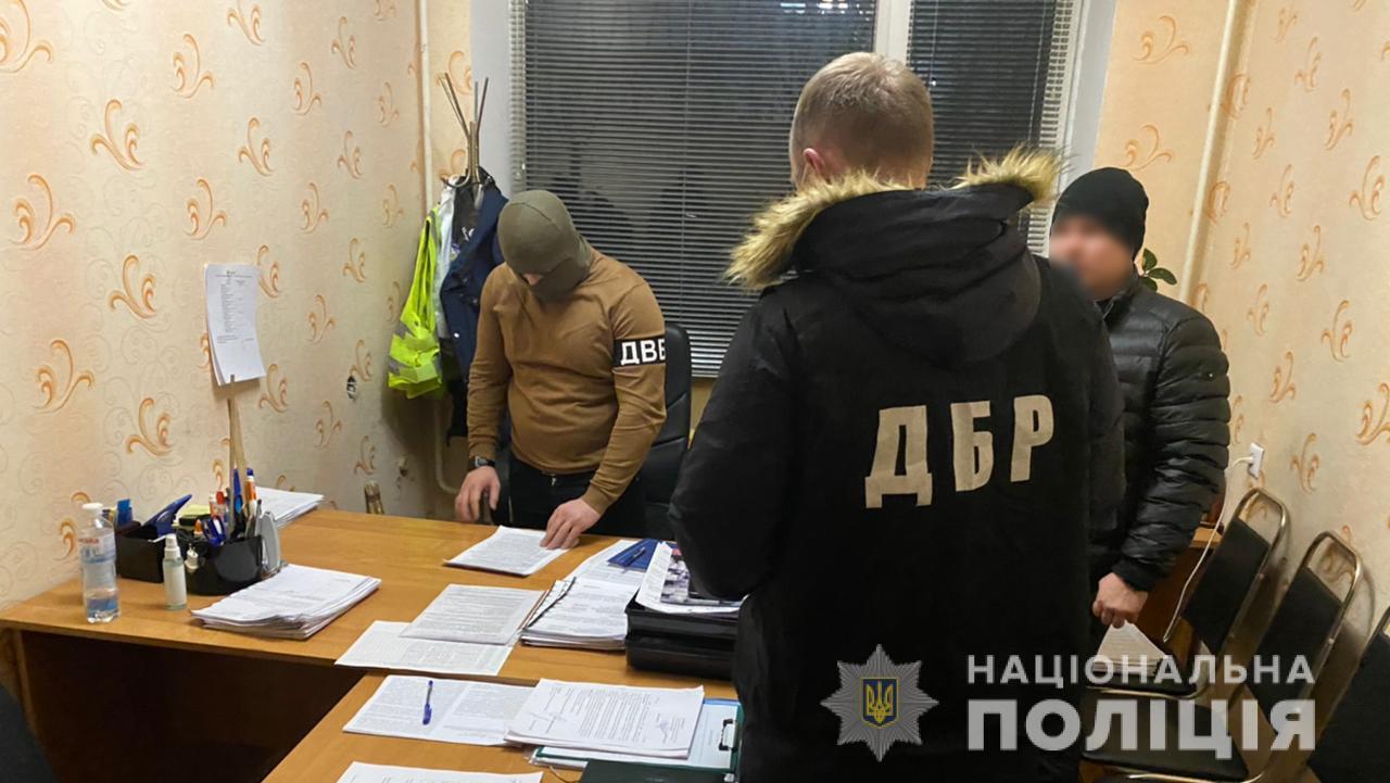Співробітнику поліції Дніпропетровщини та його спільникові вручено підозри у вимаганні хабаря - внутрішня безпека Нацполіції