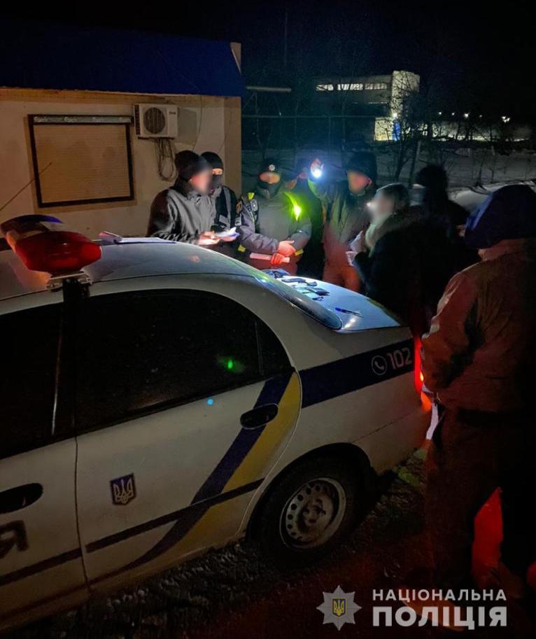 Внутрішня безпека викрила співробітника хмельницької поліції на «зливі» інформації