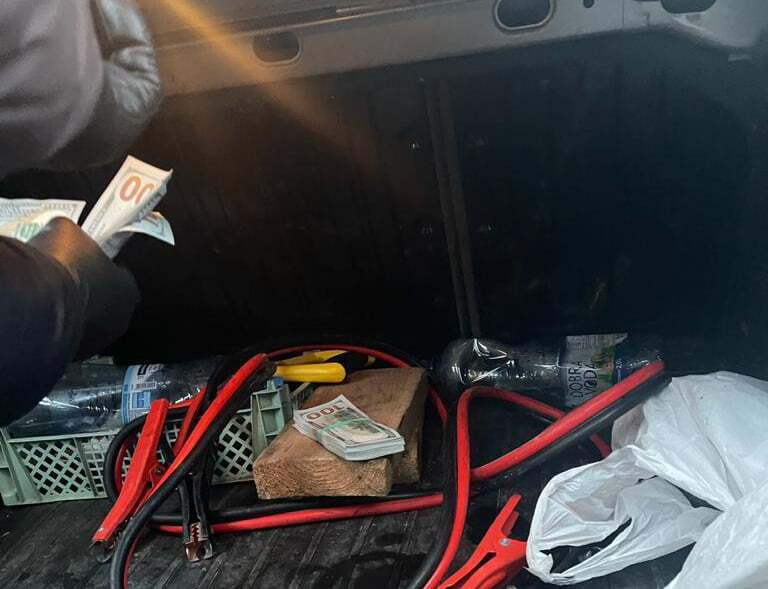 Внутрішня безпека Нацполіції викрила поліцейського Київщини на вимаганні 13 тисяч доларів хабаря